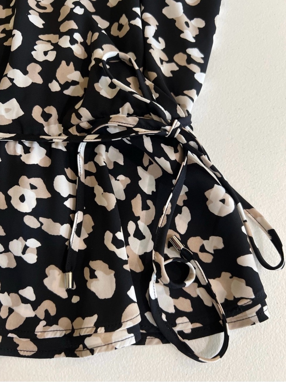 White House Black Market Surplus Tie Camisole Size Medium Black Multi - Picture 5 of 9